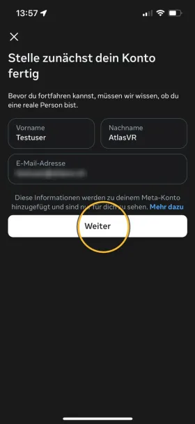 Formular mit Vorname, Nachname und E-Mail-Adresse. Die E-Mail-Adresse ist unkenntlich gemacht. Markiert: «Weiter».
